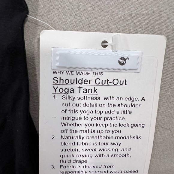 Lululemon shoulder cut-out yoga top size 6, NWT - Picture 4 of 4